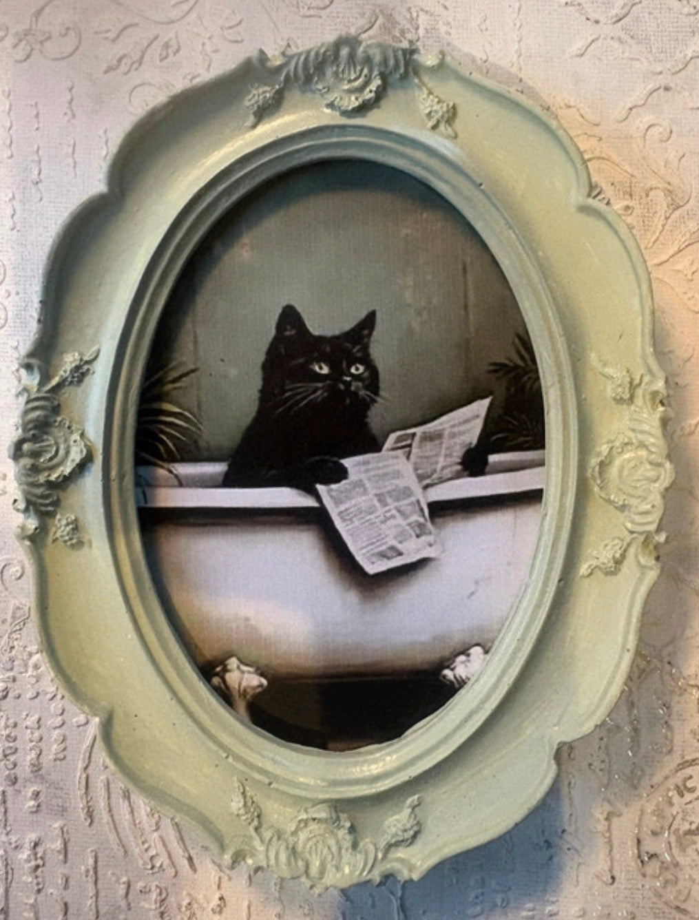 Cadre Shabby Chic - Le Chat avec son Journal dans la Baignoire PL020